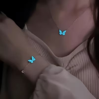 🦋 Boyunbağı və qolbaq - Kəpənək formasında, fosforlu, qaranlıqda parıldayan