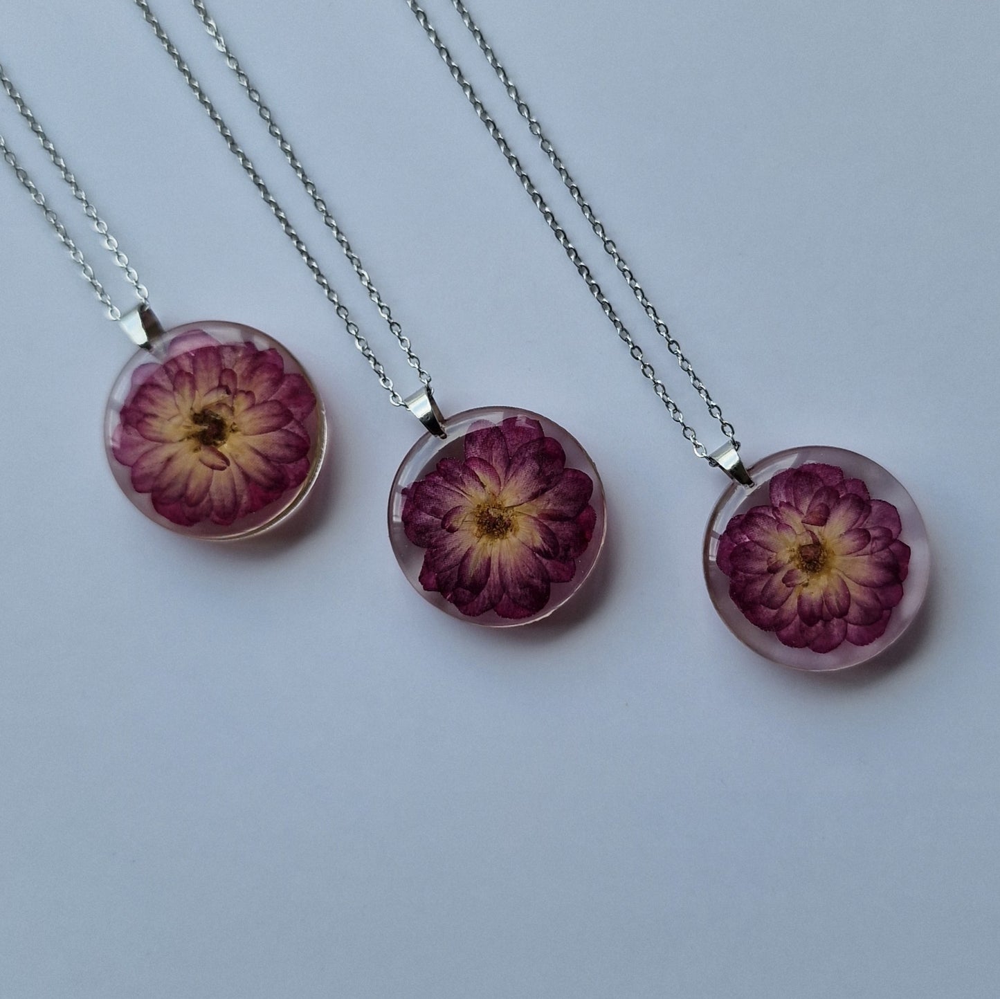 "Veilchenblau Rose" Boyunbağı