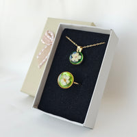Təbii "Spiraea" gülündən zümrüdü dəst