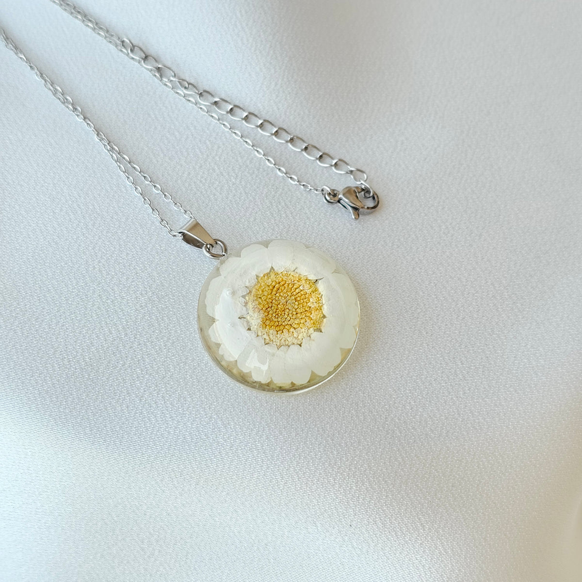Təbii "Çobanyastığı" Boyunbağı (Əl İşi)